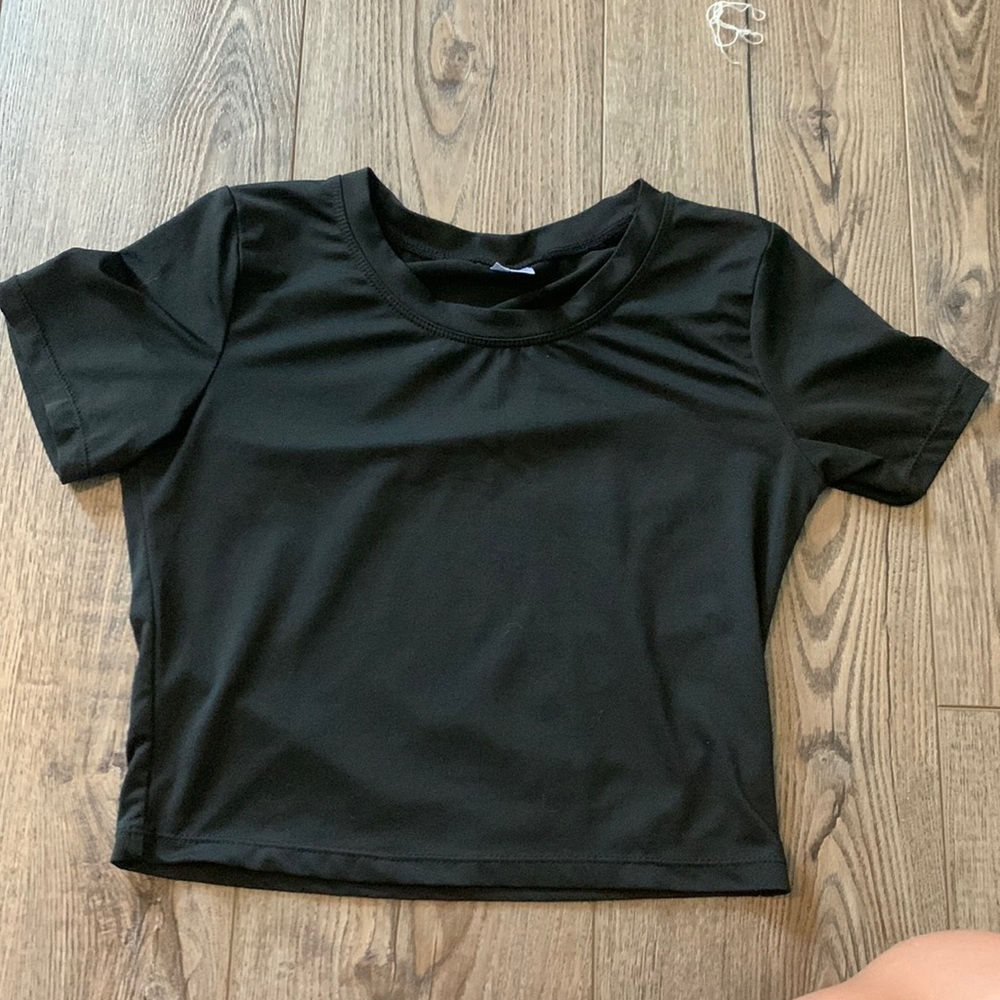 dry-fit black crop top